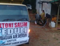 Peduli Pada Warga, Anggota DPRD Ketapang Salurkan Air Bersih Gratis