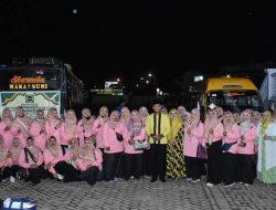 Wabup Ketapang Lepas Rombongan BKMT untuk Ikuti Dakwah Wisata Borneo III