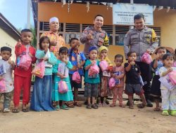 Bagikan Buku, Kapolsek Mempawah Hilir Dapat Jempol dari Anak-anak PAUD Tunas Harapan Malikian
