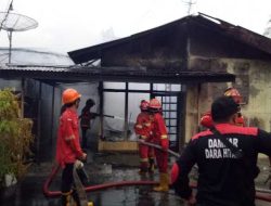 Ditinggal Sholat Subuh, Satu Rumah di Pontianak Terbakar