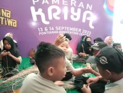 Siswa SD Belajar Seni Anyaman Akar Keladi Air dalam Persiapan FL2SN