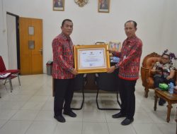 Pemkab Landak Raih Penghargaan dari Kemendagri, Kontribusi Gerakan Pembagian 10 Juta Bendera Merah Putih