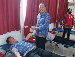 Peringatan HUT PMI ke-78, Sekda Landak Pimpin Aksi Donor Darah