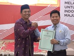 Serahkan SK Pensiun, Bupati Sambas Sampaikan Terima Kasih