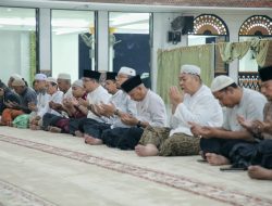 Sangat Religi, Bupati Asahan Ikuti Pengajian Subuh Masjid Agung H. Achmad Bakrie Kisaran