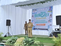 Terus Tekan Stunting dan Siapkan Generasi Indonesia Emas, Mahyeldi Bagikan Tablet Penambah Darah bagi Pelajar di Piaman