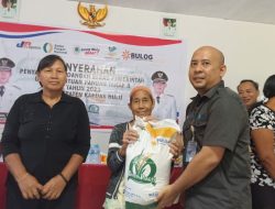 Bantuan Beras, Pemkab Atasi Krisis Pangan di Kapuas Hulu