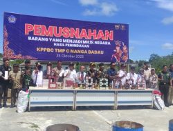 Bea Cukai Nanga Badau Musnahkan Miras dan Rokok