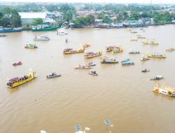Seru! Kato Hias dan Perahu Lancang Kuning Warnai Karnaval Sungai Pawan