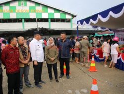 Kendalikan Harga Pangan, Pj Gubernur Kalbar Tinjau Operasi Pasar di Putussibau