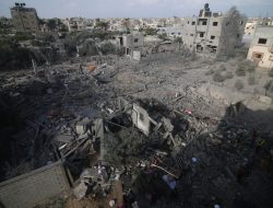 Setengah dari jumlah unit hunian di Gaza rusak akibat serangan udara Israel
