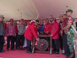 Bupati Sanggau Paolus Hadi Resmikan Rumah Betang Pangsuma Meliau