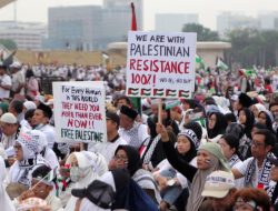 Gelar Aksi Bela Palestina, Ratusan Ribu Orang Padati Monas