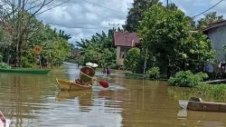 Lansia Tenggelam saat Banjir Melanda Kapuas Hulu, Tim Gabungan Lakukan Pencarian