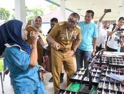 Pemprov Sumbar Buka Pemeriksaan Mata dan Bagikan 300 Kacamata Gratis untuk Masyarakat Mentawai