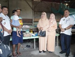 Kadis Kominfo Asahan Bantu Makanan Tambahan Kepada Anak Stunting