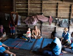 Sang Anak Rela Putus Sekolah Rawat Ayah dan Ibu Terbaring Sakit dan Tinggal di Rumah Tanpa Listrik