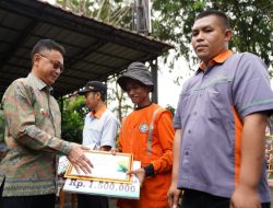 Wako Pontianak Beri Apresiasi Petugas Kebersihan