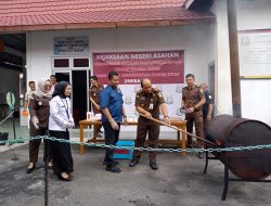 Kejari Asahan Musnahkan Barang Bukti dan Sampaikan Pencapaian Tahun 2023