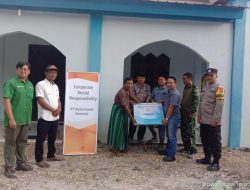 Dua Musholla Desa Dasan Raja Terima CSR Semen dan Keramik