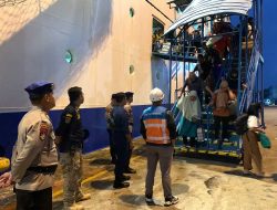 Pengamanan Natal, Ditpolairud Polda Kalbar PAM di Pelabuhan Dwikora Pontianak