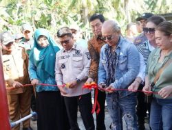 Pemkab Sambas Kolaborasi dengan Pengusaha Bangun Infrastruktur Desa