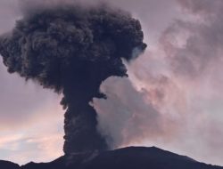 Gunung Marapi di Sumbar Kembali Meletus, PVMBG Imbau Evakuasi dan Gunakan Masker