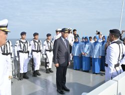 Gubernur Sumbar Pimpin Upacara Tabur Bunga Peringatan Hari Dharma Samudera ke-62 di Atas KRI Cakalang