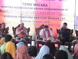 Pastikan Stok Beras Aman, Menko Airlangga Salurkan Bantuan Pangan di Kalimantan Barat
