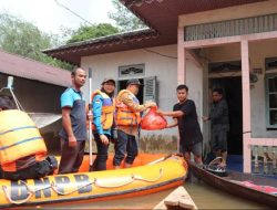 Pemkab Landak, Kalimantan Barat Serahkan Bantuan Banjir di Nahaya dan Pak Mayam