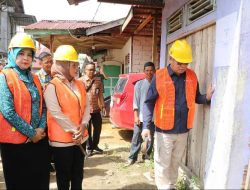 Pj Gubernur Kalbar Serahkan Bantuan Renovasi RTLH kepada Orang Tua Qori, Anak Tanpa Tempurung Kepala