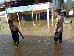 Polisi Berikan Imbauan kepada Warga Korban Banjir di Kuala Behe Kabupaten Landak