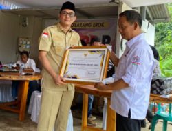 Bupati PALI Serahkan Penghargaan Kepada Organisasi Pers