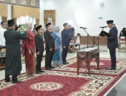 Lantik Lima Komisioner Komisi Informasi Sumbar, Mahyeldi Pertegas Pentingnya Keterbukaan Informasi Publik