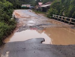 Warga Keluhkan Jalan sekitar Jembatan Sukadana Rusak