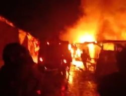 Belasan Kios di Pasar Baru Ujung Batu, Rokan Hulu Terbakar