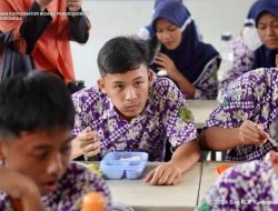 Pemerintah Uji Coba Program Makan Siang Gratis yang Kontroversial
