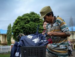 AJK Bagikan 300 Paket Sembako Gratis, Masyarakat Ketapang Bersyukur