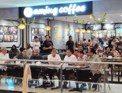 Jokowi Kembali Kunjungi Aming Coffee Pontianak, Pengunjung Ambil Kesempatan Berswafoto