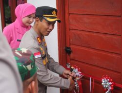 Kapolres Bengkayang Resmi Serahkan Bantuan Bedah Rumah