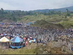 Tumpah Ruah, Pendukung Prabowo-Gibran Gelar Pesta Rakyat Berburu Ikan