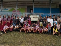 Siswa di Perbatasan Kaltim Terima Bantuan Sepatu Sekolah dari Dinas Pendidikan Kalbar