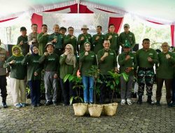Peringati Hari Bakti Rimbawan ke-41, Plh Sekda Edward Candra Tanam 400 Bibit Pohon di Punti Kayu