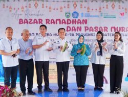 Pj Gubernur Agus Fatoni dan Pj Ketua TP PKK Tyas Fatoni Buka Bazar Ramadhan dan Pasar Murah