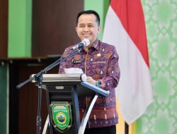 Pj Gubernur Agus Fatoni Raih Penghargaan Top BUMD Award 2024