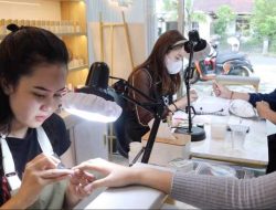 Nail Art Seni Menghias Kuku Ramai Digemari Masyarakat di Pontianak