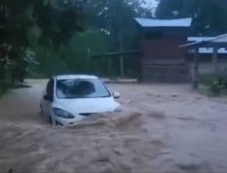 Banjir di Sajingan Besar Sambas, Kalimantan Barat Dua Desa Terendam
