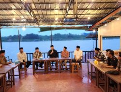 Nuansa Santai, Sekda Ketapang Buka Puasa Bersama AJK
