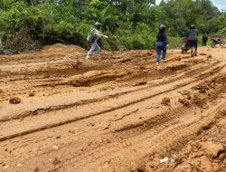 Belasan Desa di Melawi Masih Rasakan Akses Jalan Utama yang Rusak Berat