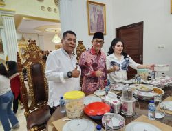 Heri Amalindo Hadiri Open House Hari Raya Idul Fitri 1445H di Kediaman Fitriana Bersama Para Relawan